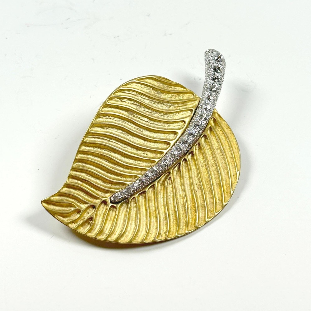 KJL Kenneth Jay Lane Rhinestone Leaf‎ Brooch Brushed Goldtone 3.5" Crystal Pavé